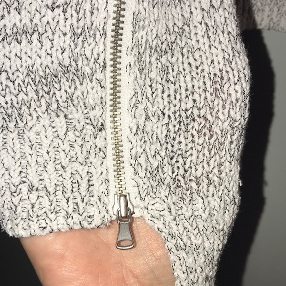Lou & Grey Side Zippered Sweater Size XS - Picture 5 of 6